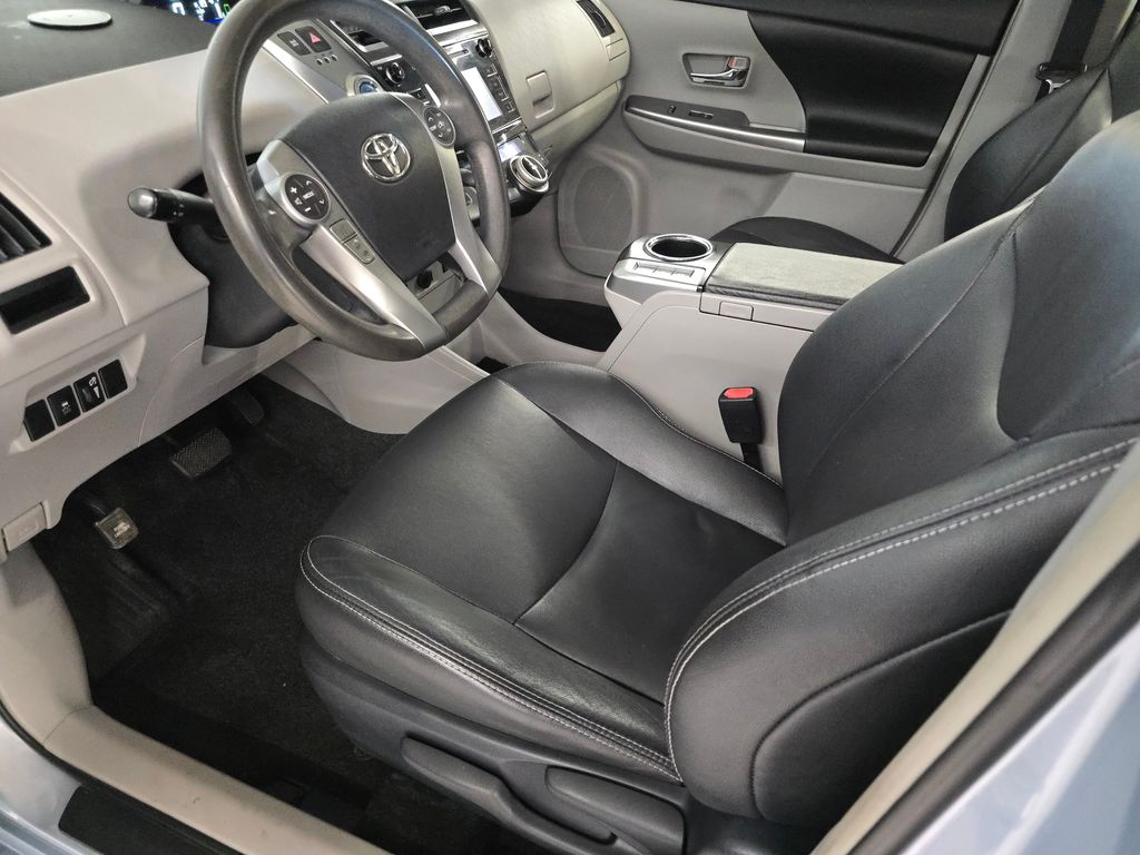 2015 Toyota Prius V Two photo 12