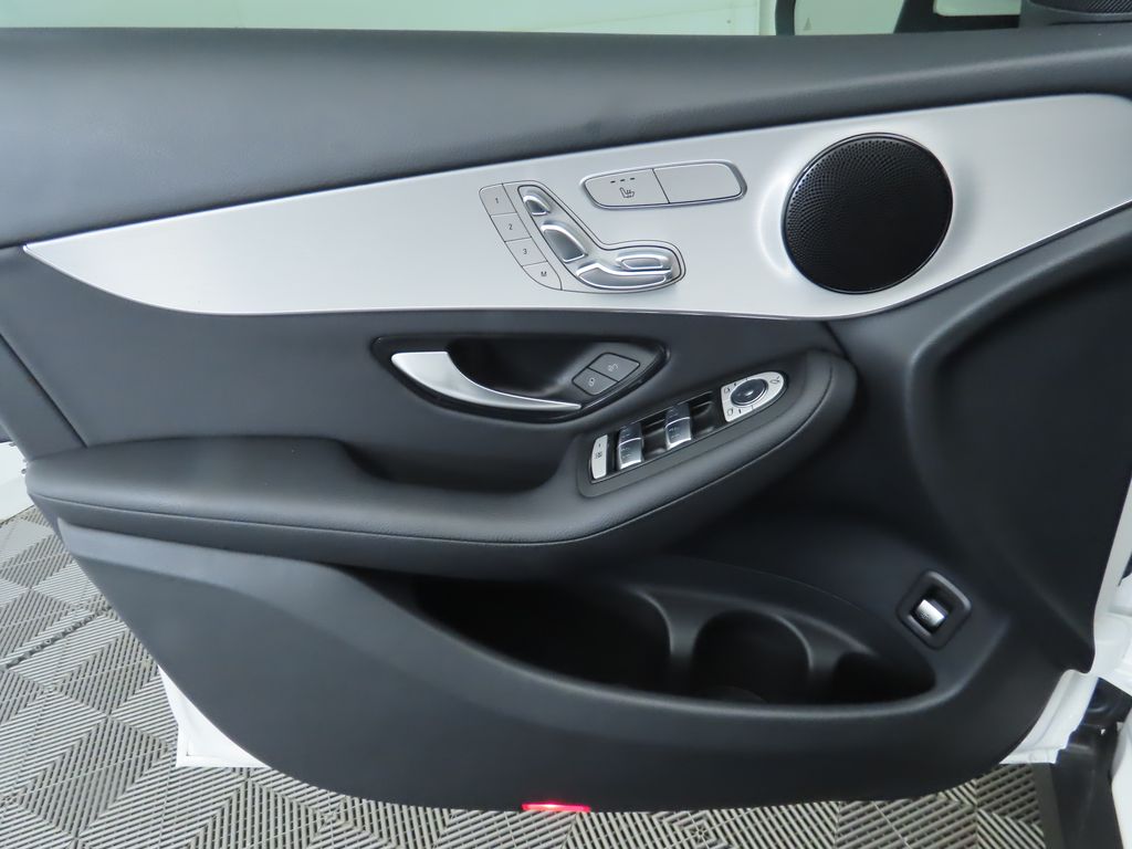 Thumbnail: 2022 Mercedes-Benz GLC - 24