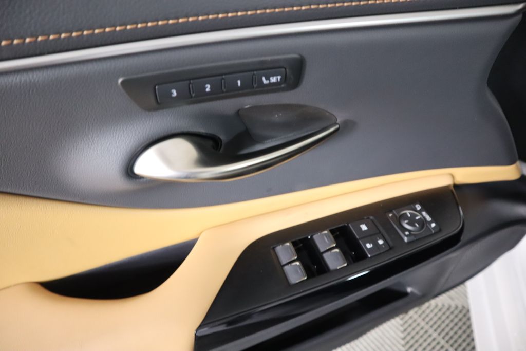 2025 Lexus ES Hybrid 300h 23