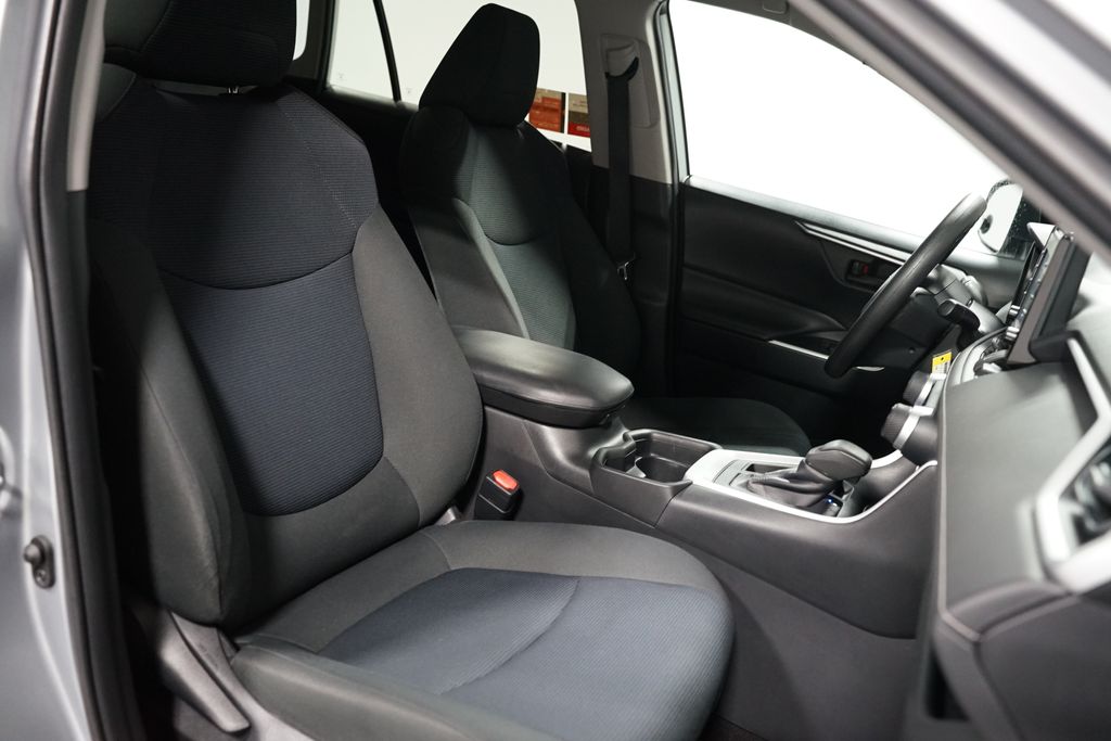 Thumbnail: 2019 Toyota RAV4 - 25