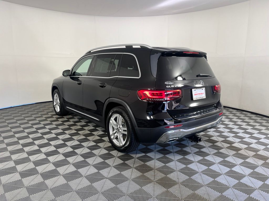 Thumbnail: 2020 Mercedes-Benz GLB - 3