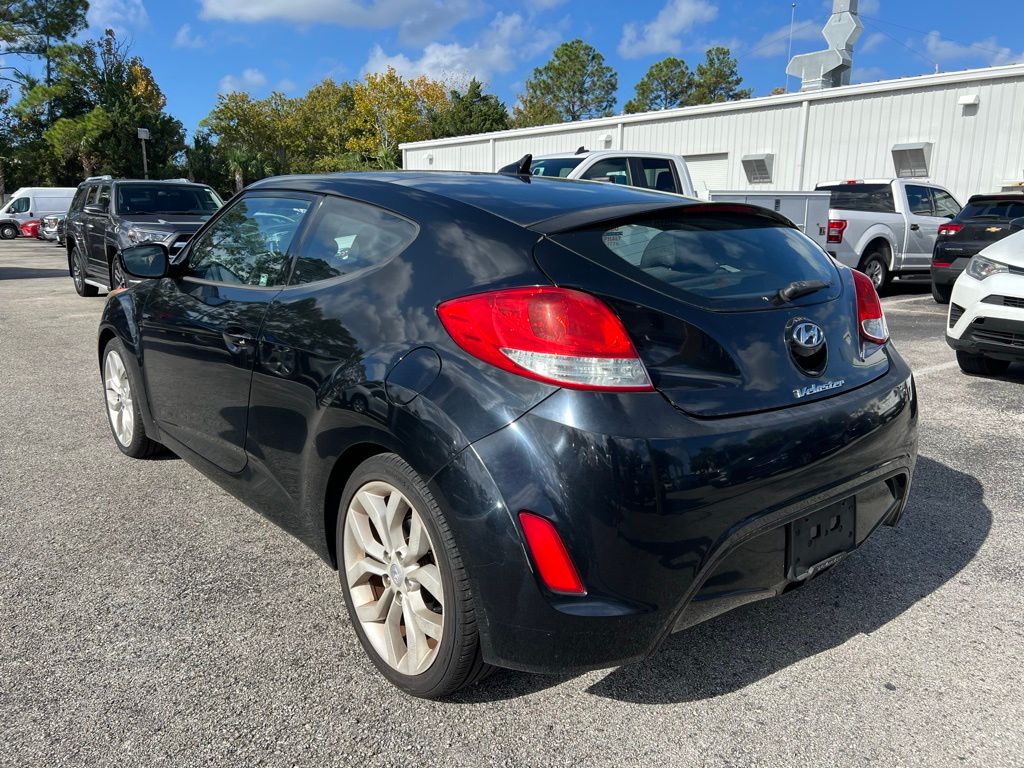 2013 Hyundai Veloster Base 3