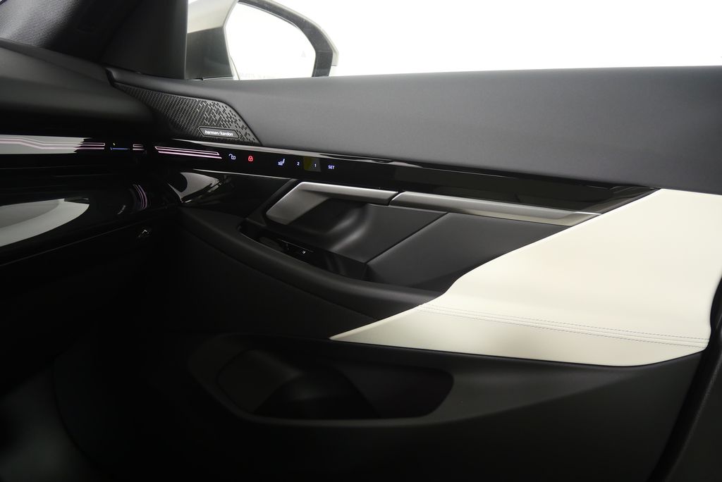 Thumbnail: 2026 BMW 5 Series - 25