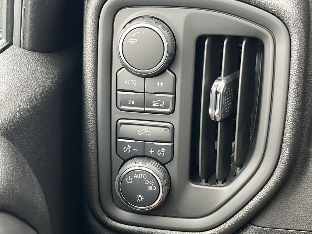 2025 Chevrolet Silverado 1500 WT photo