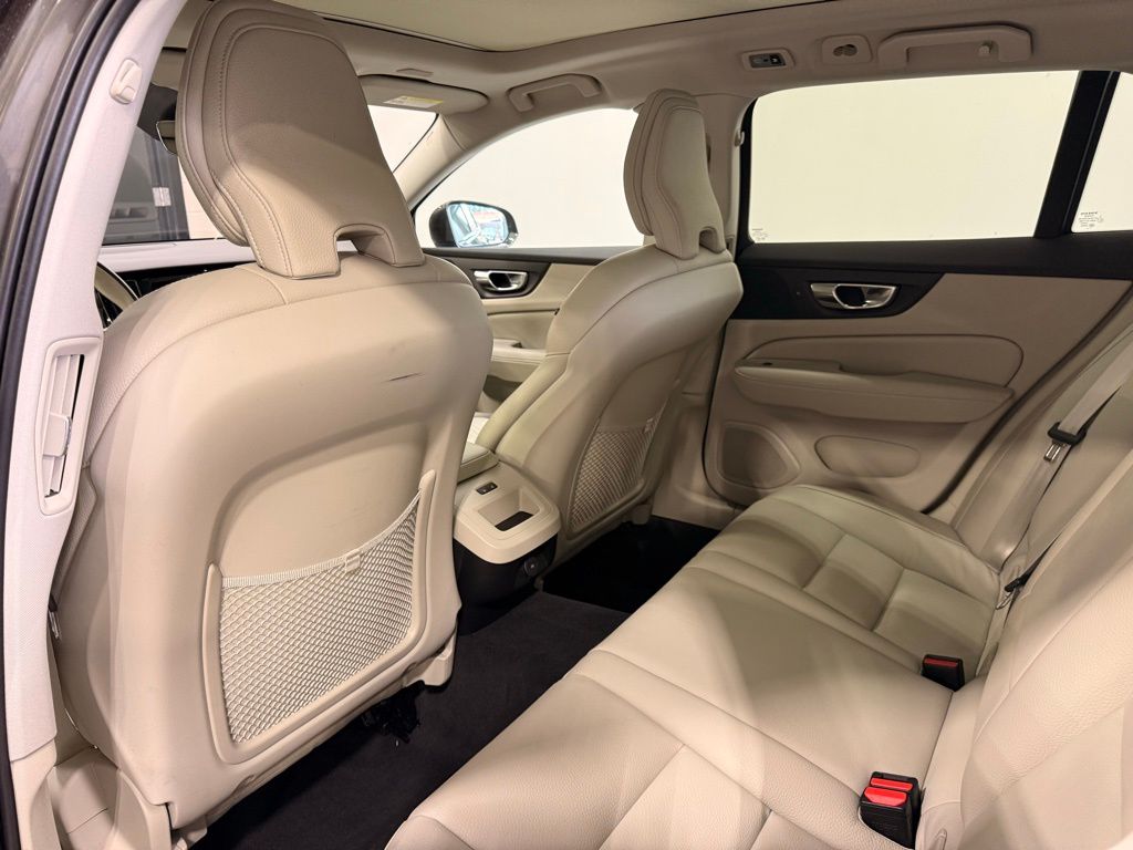 Thumbnail: 2022 Volvo S60 - 20