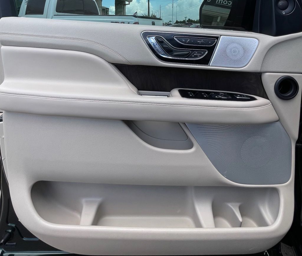 2021 Lincoln Navigator Reserve Green at Traditions Chevrolet