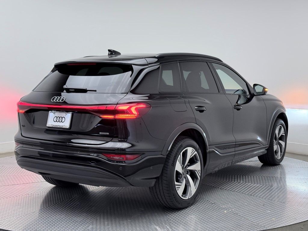 Thumbnail: 2025 Audi Q6 e-tron - 12