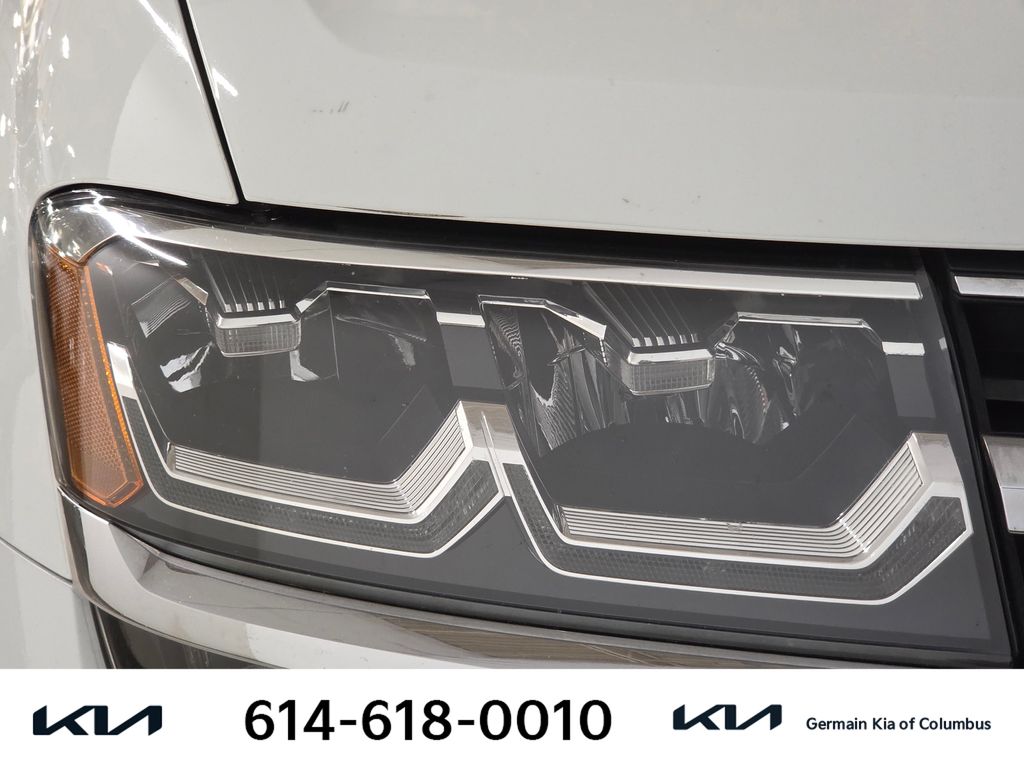 Used 2018  Volkswagen SEL image 15