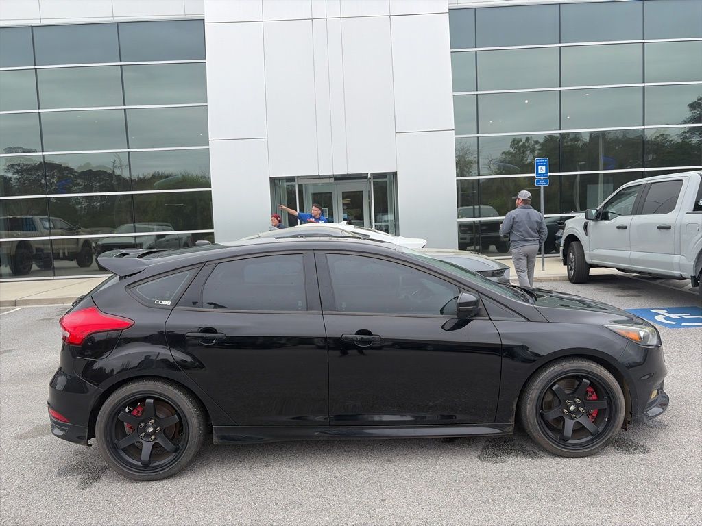 2017 Ford Focus ST 