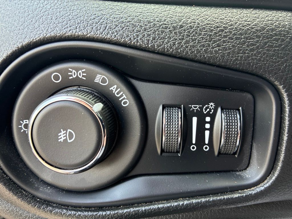 2018 Jeep Renegade Latitude White at Durrett Motor Company
