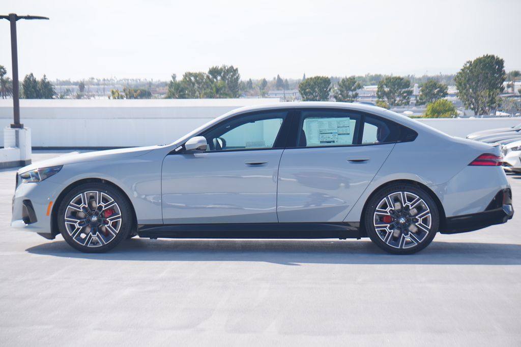 Thumbnail: 2026 BMW i5 - 4