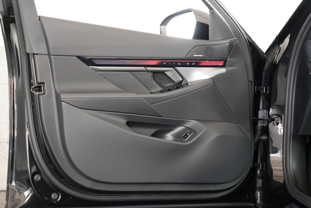 Thumbnail: 2027 BMW 5 Series - 9