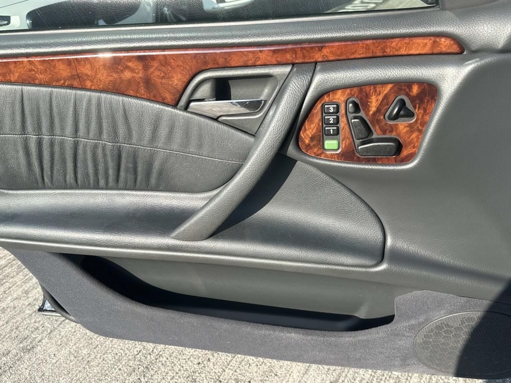 Thumbnail: 2001 Mercedes-Benz E-Class - 15