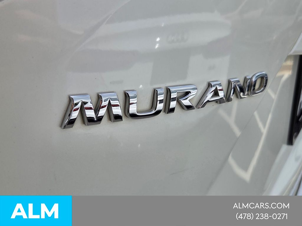 Used 2021 White Nissan SL image 10