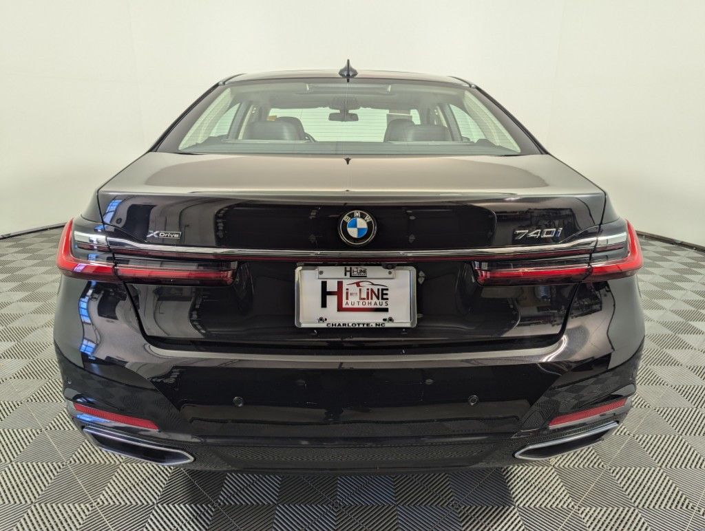 2022 BMW 7-Series 740i xDrive photo