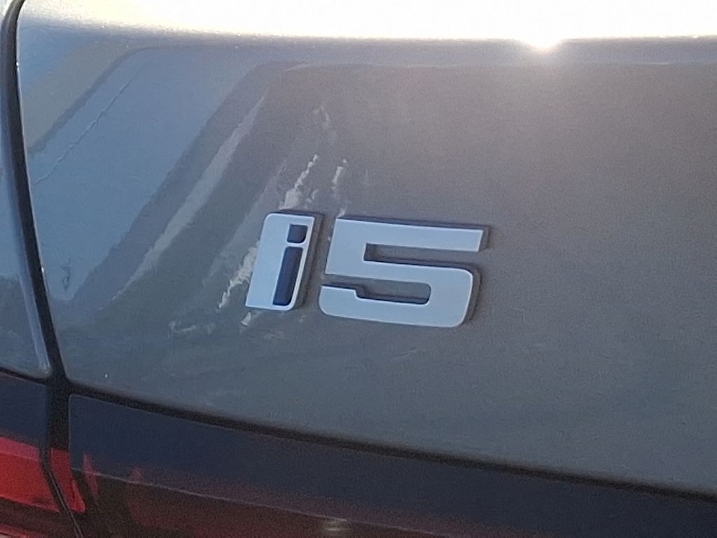 Thumbnail: 2025 BMW i5 - 32