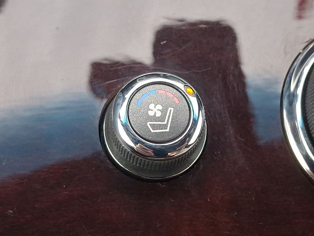 Thumbnail: 2015 INFINITI Q70 - 24