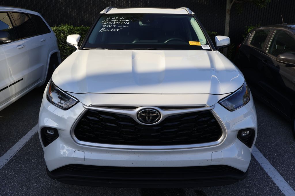 Thumbnail: 2022 Toyota Highlander - 5