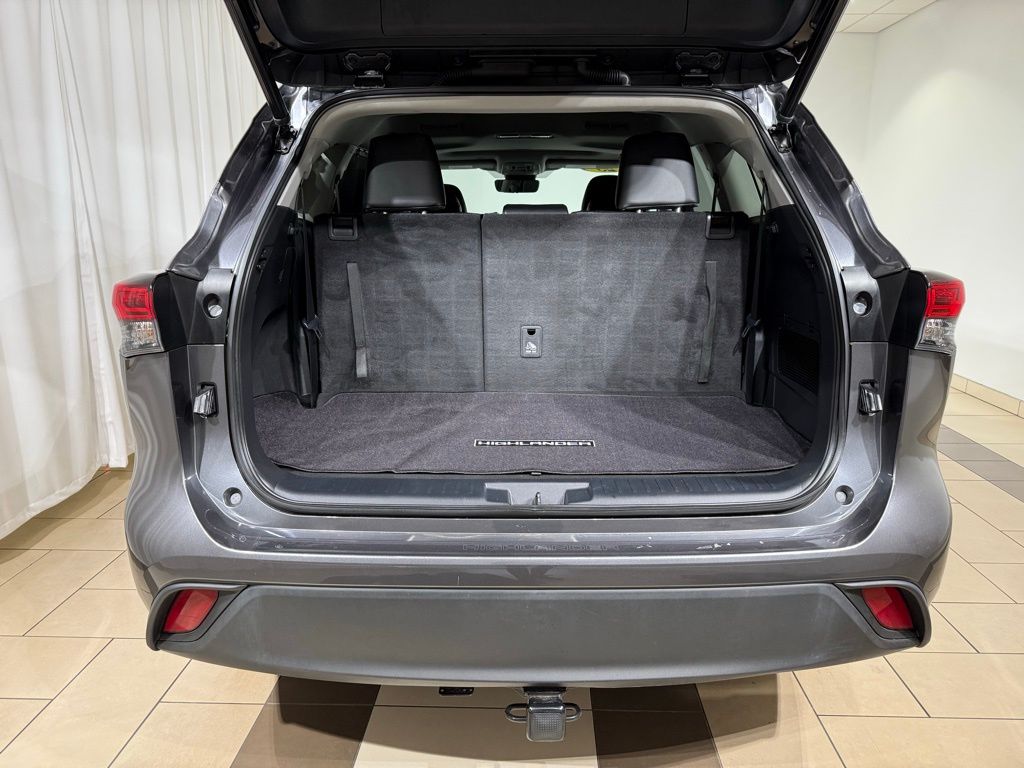 Thumbnail: 2023 Toyota Highlander - 11