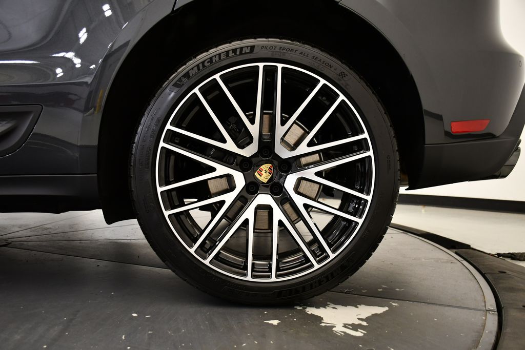 Thumbnail: 2026 Porsche Macan - 16