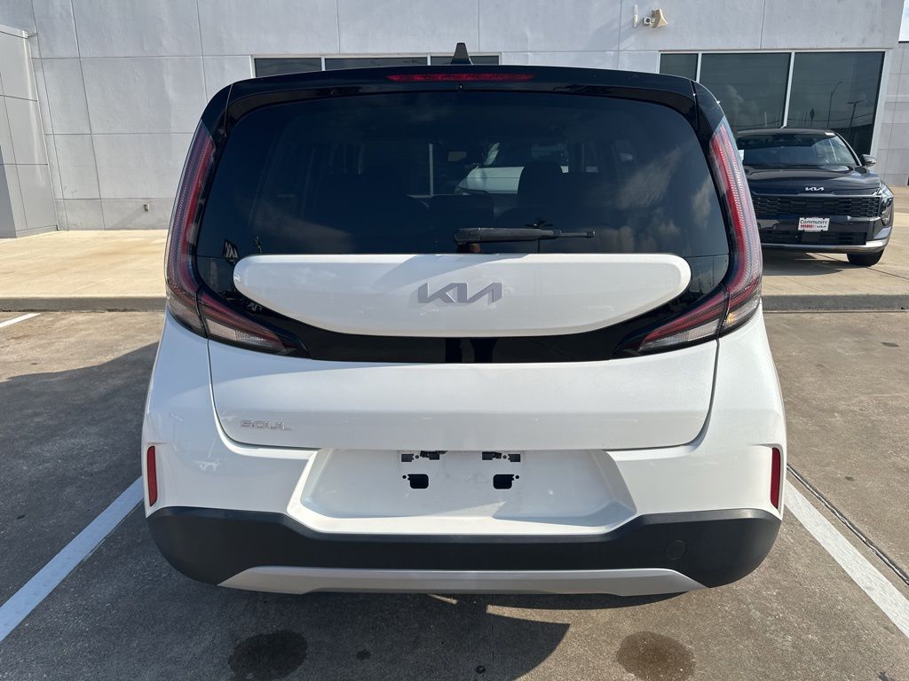 2023 Kia Soul S White at Community Kia