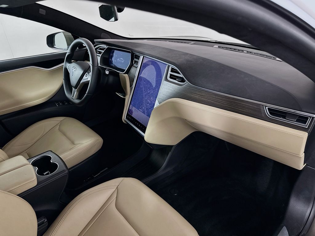 2015 Tesla Model S  27