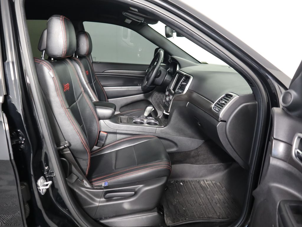 Thumbnail: 2018 Jeep Grand Cherokee - 21