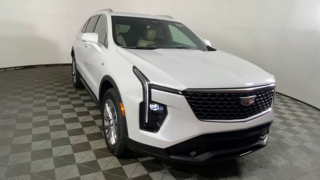 2024 Cadillac XT4 Premium Luxury 3