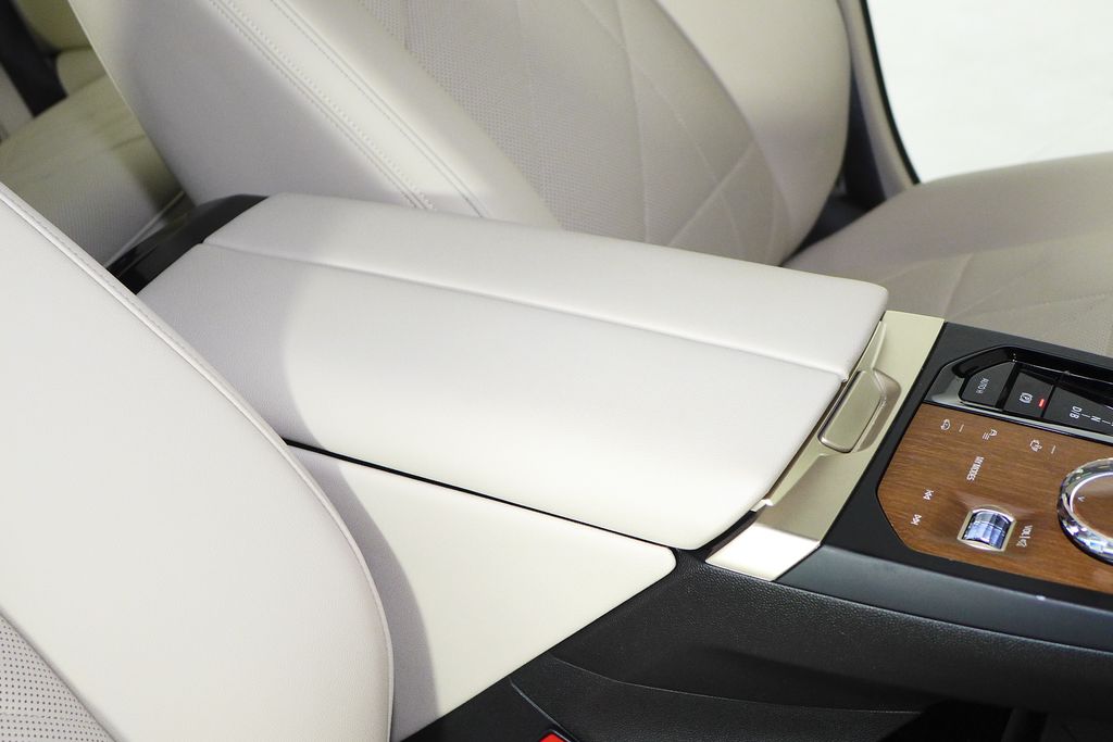 Thumbnail: 2023 BMW iX - 15