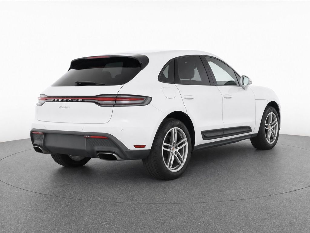 Thumbnail: 2022 Porsche Macan - 31