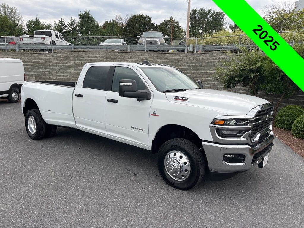 2025 RAM 3500 Big Horn Crew Cab LB DRW 4WD