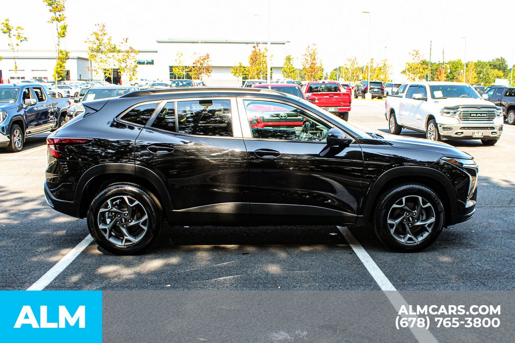 2024 Chevrolet Trax LT photo 8