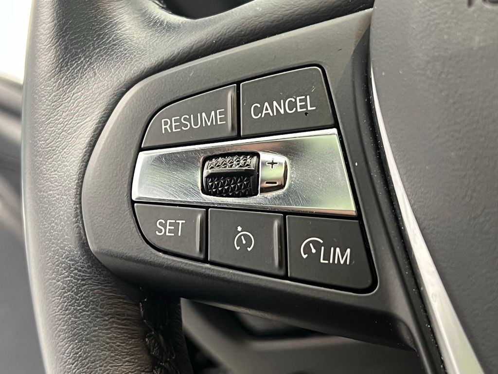 Thumbnail: 2023 BMW i4 - 17