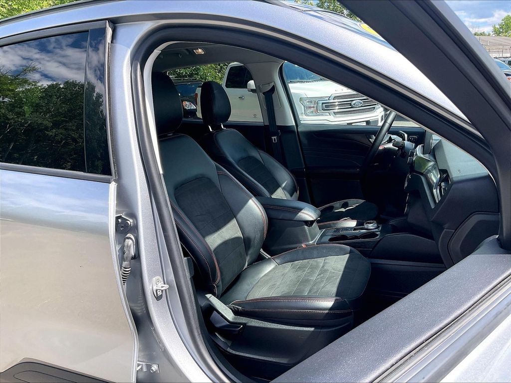 2022 Ford Escape — photo 11