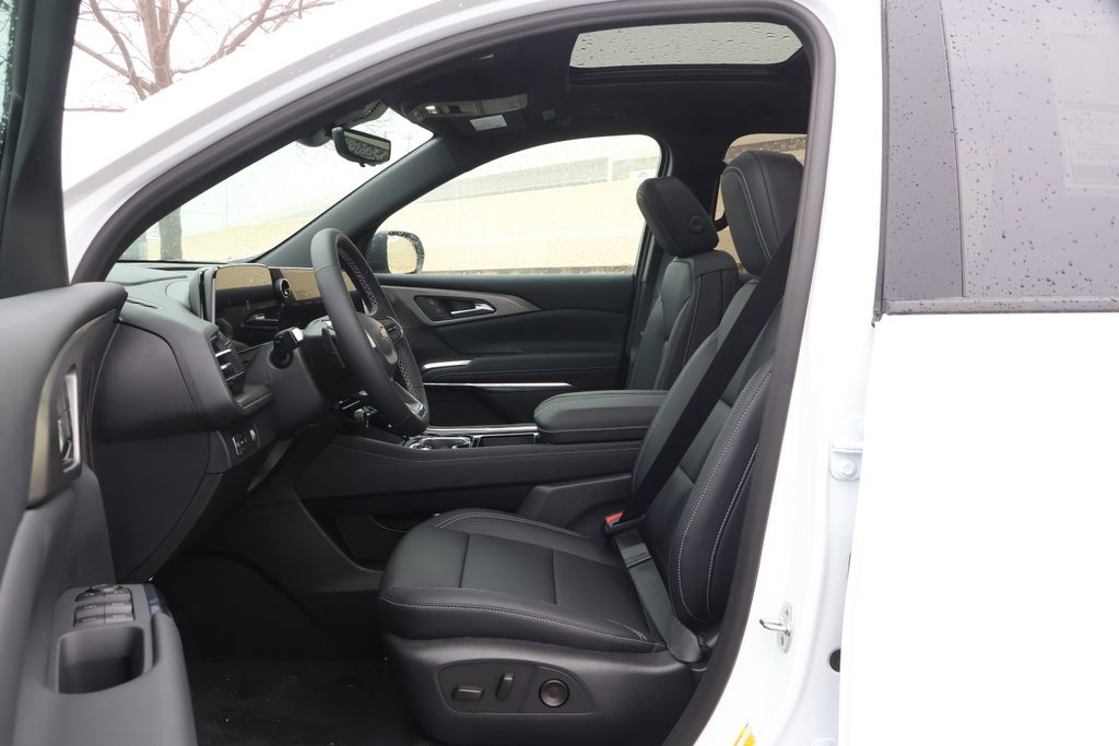 Thumbnail: 2026 Chevrolet Traverse - 14