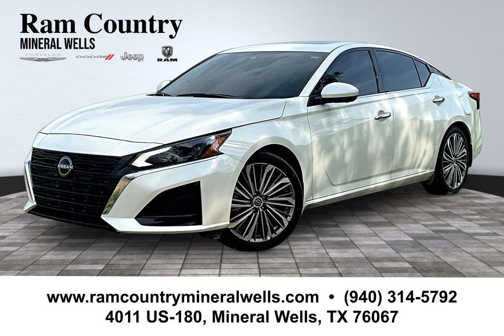 Pearl White Tricoat 2025 Nissan Altima Sedan Front-Wheel Drive Continuously Variable Transmission