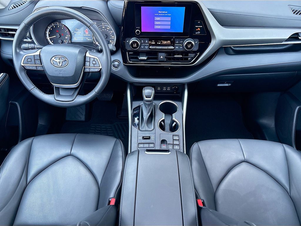 Thumbnail: 2023 Toyota Highlander - 13