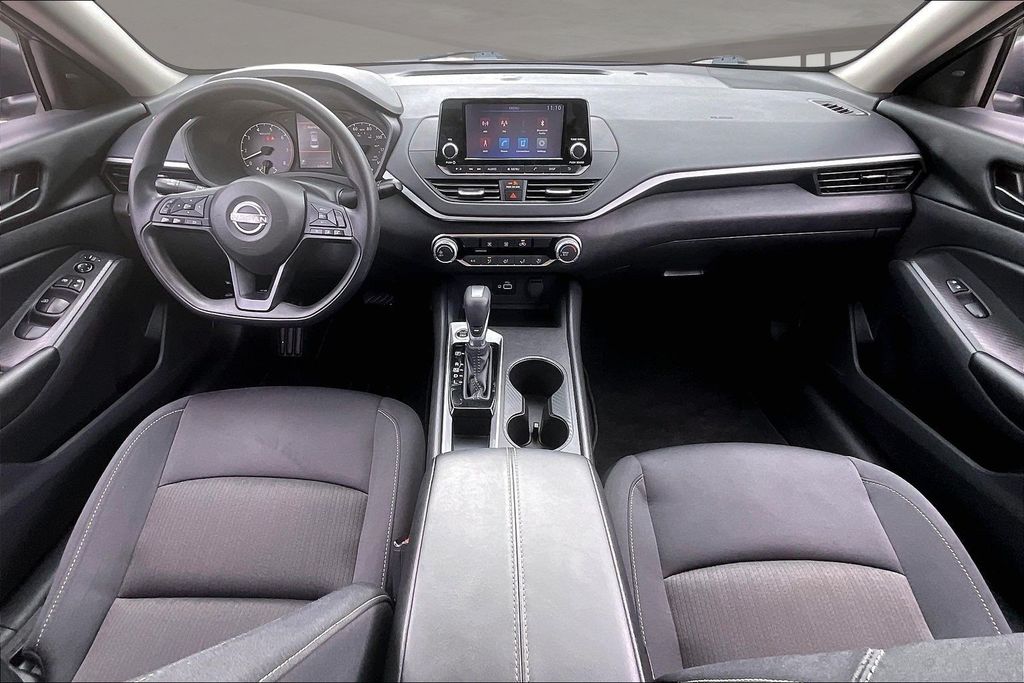 Used 2024 Nissan Altima Sedan