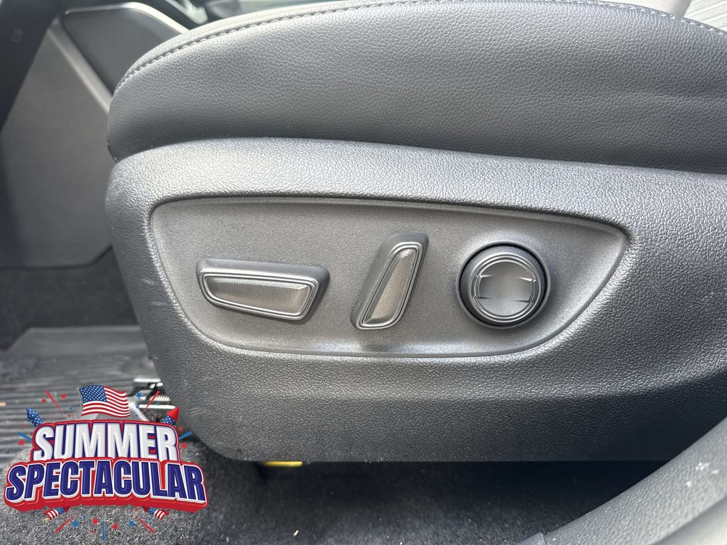 Used 2025 Toyota Highlander SUV