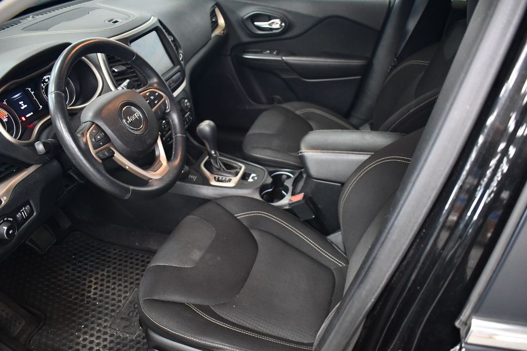 Thumbnail: 2016 Jeep Cherokee - 24