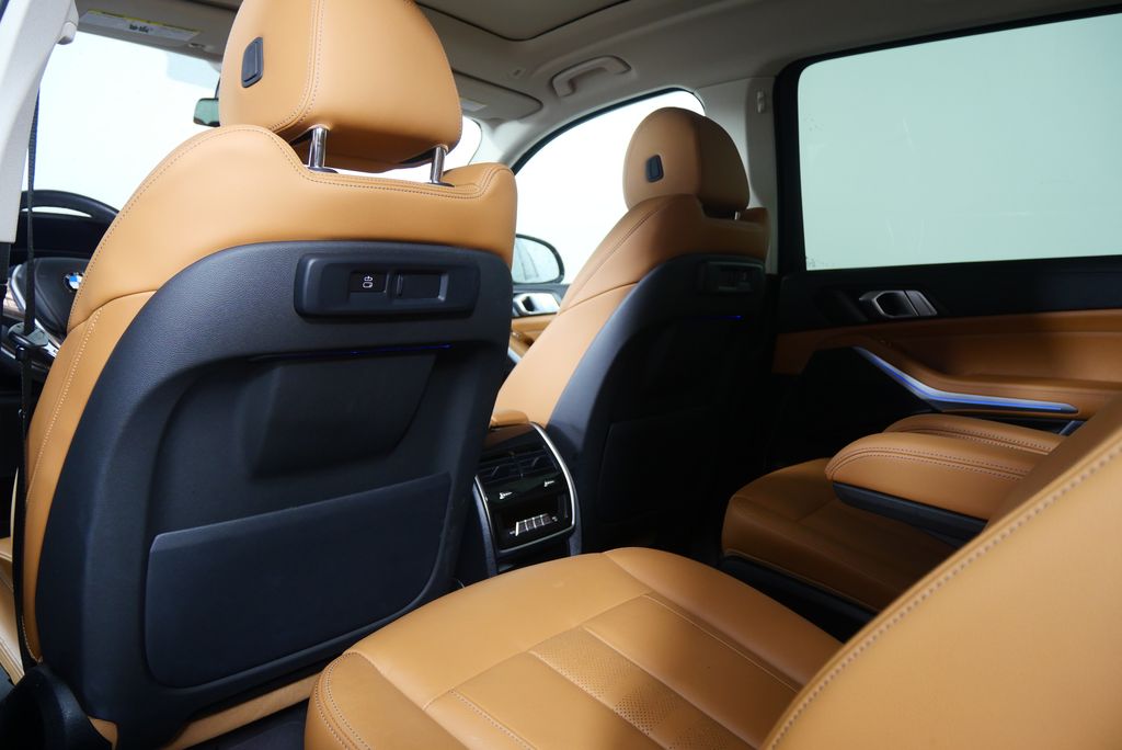 2022 BMW X7 xDrive40i 21