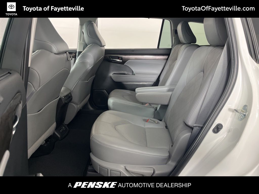 Thumbnail: 2021 Toyota Highlander - 27