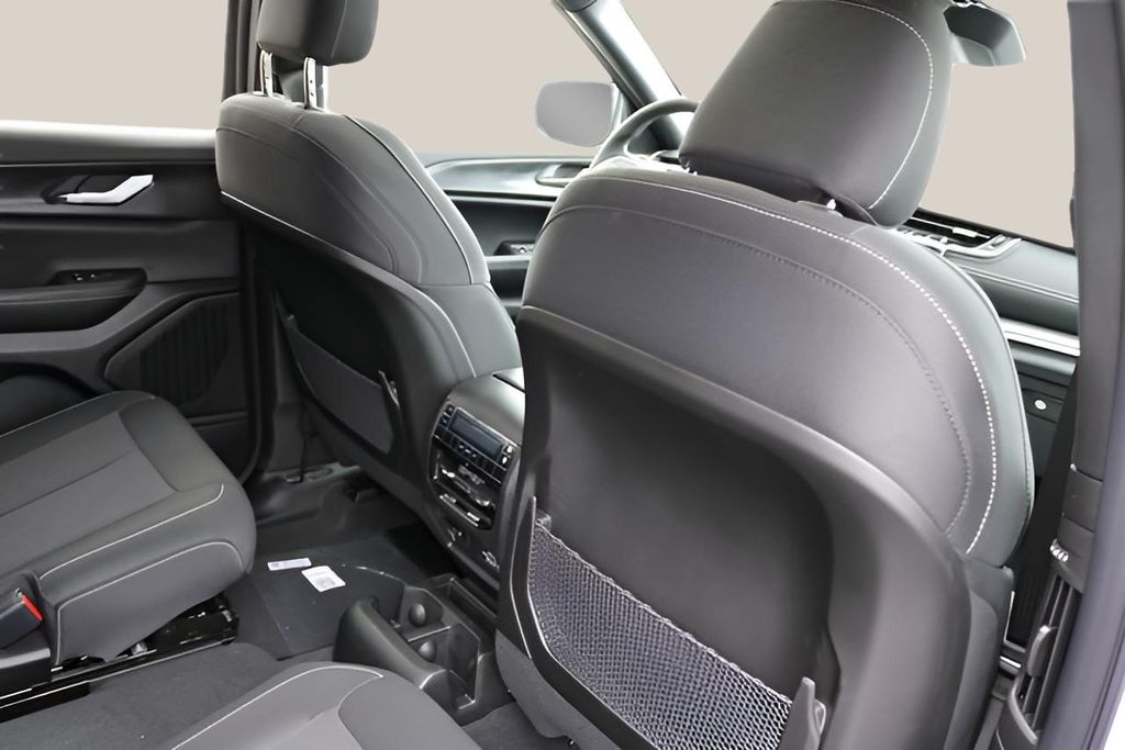 New Car 2025 Jeep Grand Cherokee L  Laredo For Sale Under $35,000 In Austin, Texas