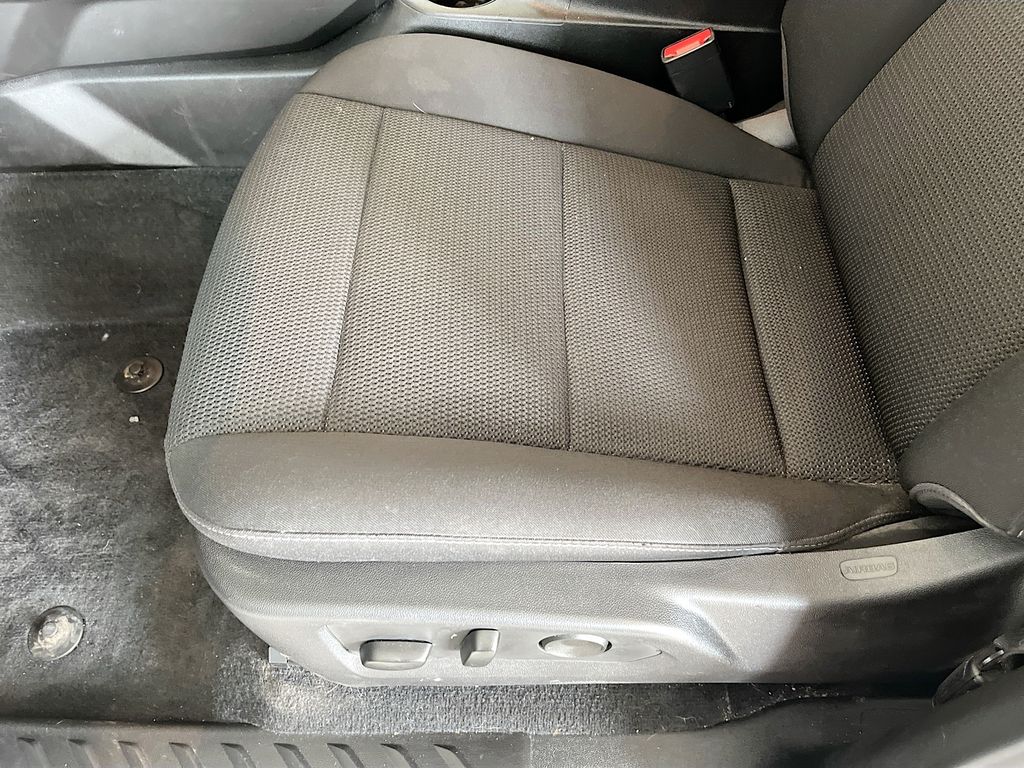 Used 2025 White Chevrolet LT image 19
