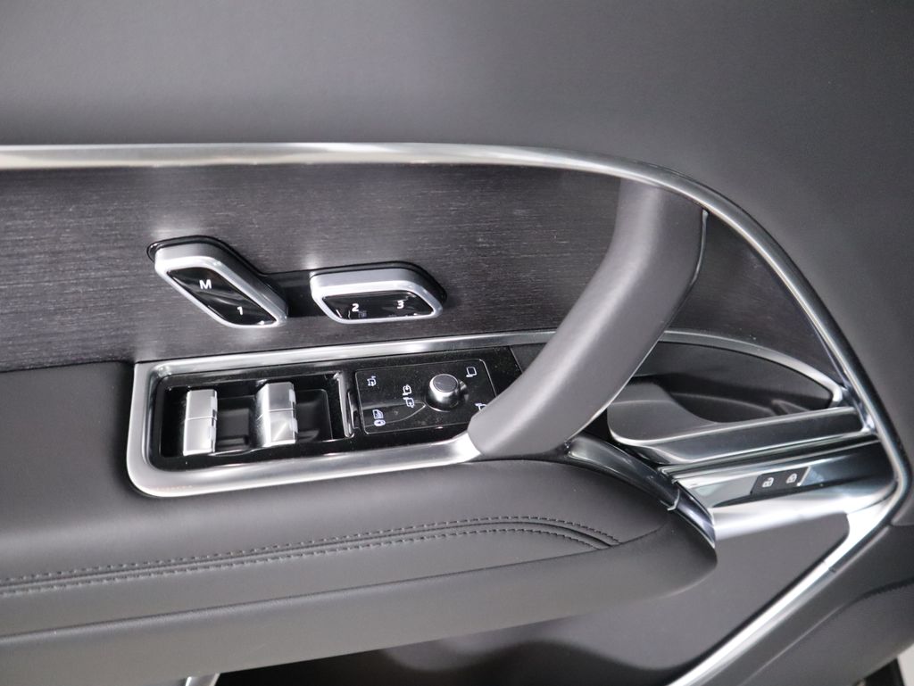 Thumbnail: 2025 Land Rover Range Rover - 25