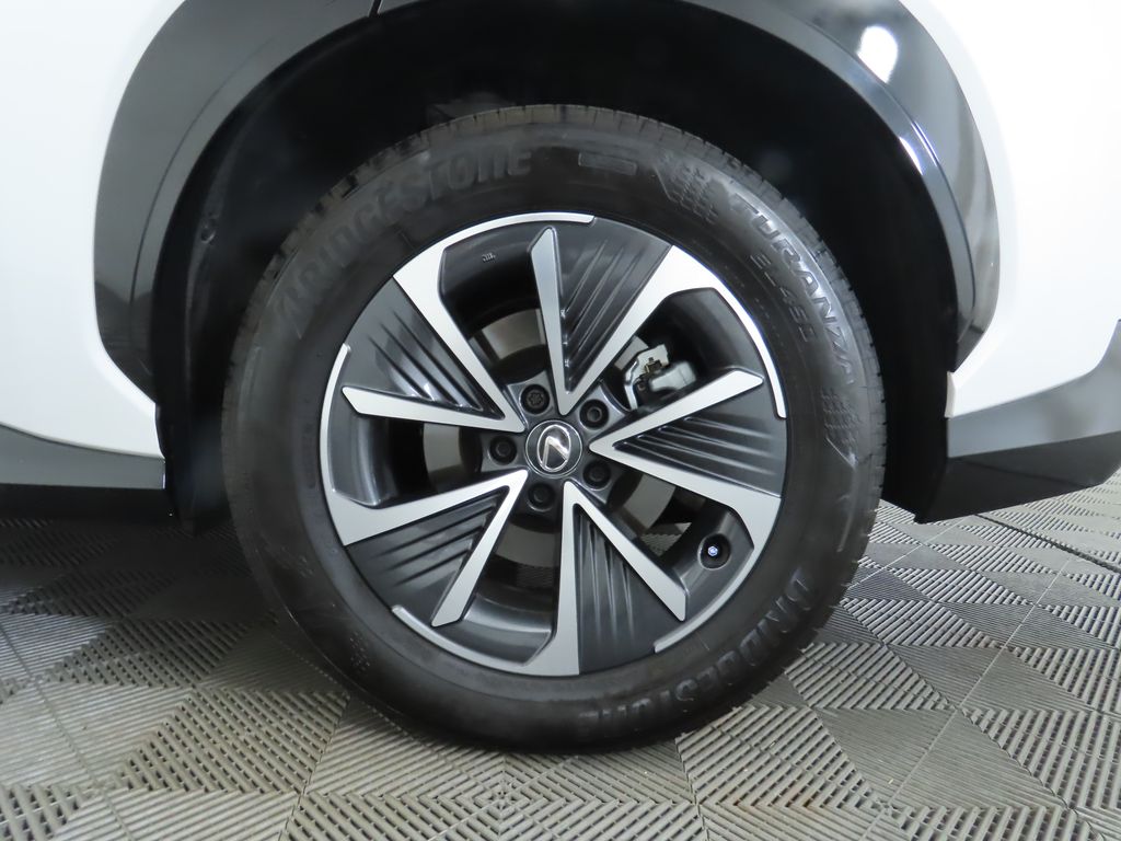 2024 Lexus RZ 300e 32