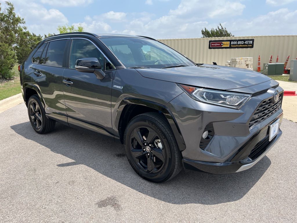 2021 Toyota RAV4 XSE 3