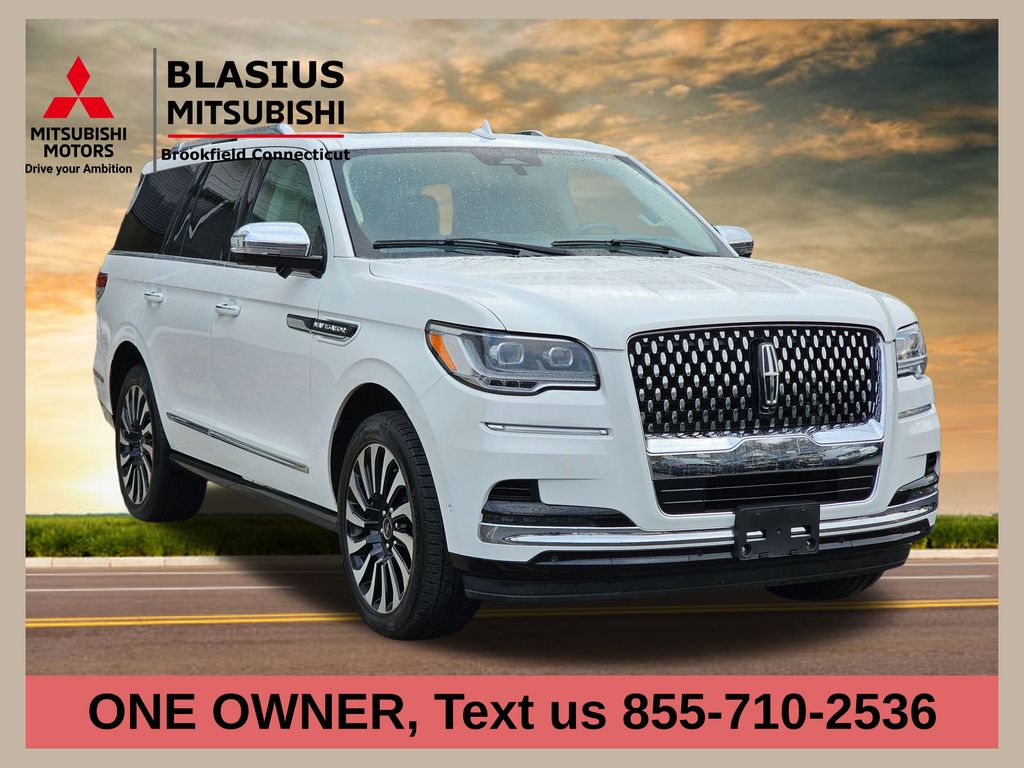 Pristine White Metallic Tri-Coat 2022 Lincoln Navigator Black Label 4WD SUV / Crossover Four-Wheel Drive Automatic