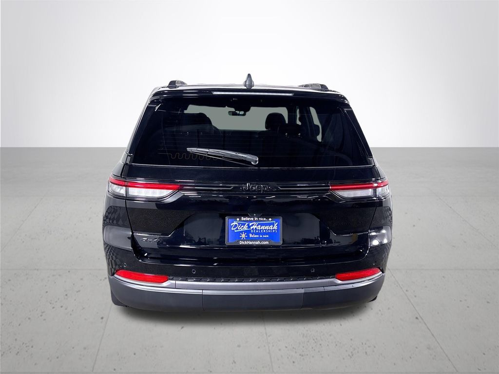 2026 Jeep Grand Cherokee Laredo