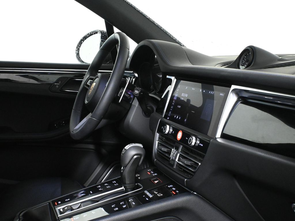 Thumbnail: 2025 Porsche Macan - 8